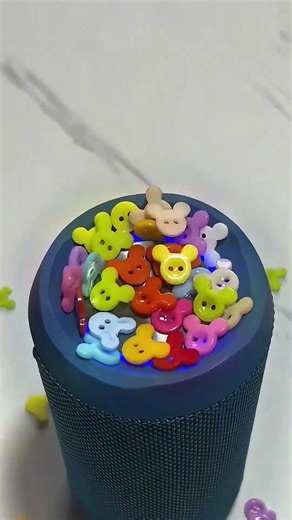 The Mickey Mouse buttons dancing on the speaker #satisfyingvideo #basstest #speaker#basscheck