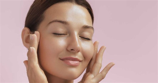 5 auto-massages rapides à faire chez soi pour une peau et des cheveux en pleine santé