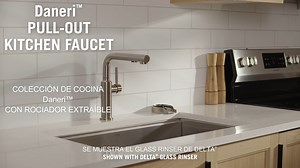 Conoce la nueva colección de cocina Daneri™ El perfil fluido y contemporáneo de la llave extraíble para cocina Daneri™ aporta estilo y funcionalidad únicos a cualquier espacio de cocina. El rociador extraíble gira 120 grados y cuenta con modos de rociado estándar y spray con un botón fácil de presionar. Para más información visite: https://www.deltafaucet.com/kitchen/product/16879-DST.html | Delta Faucet