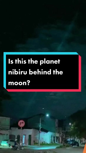 Is there a secret second moon in the sky? Is this planet X or some extraterrestrial mothership? Maybe some light effect? #conspiracytiktok #nibiru #mothership #extraterrestrial #alien #conspiracytheorytiktok #creepytok #paranormaltiktok