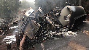 Fatal crash closes Hwy 22