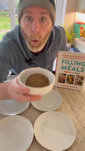 14K views · 133 reactions | Fibre Density is an incredibly useful concept to get your head around. It can help you get +25g a day without making your whole diet about. Here are the examples in the video : Grams of fibre per 100 calories Flax seeds - 6g Chia seeds - 6g Black beans - 7g Broccoli - 8g Bran sticks - 10g Raspberries - 13g Lots of other options. Apples, peppers, cauliflower, oats. I went with ones I find practical | Filling Meals | Facebook