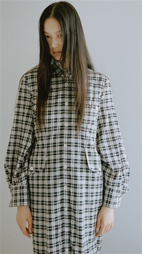 CLANE on Instagram: "⚪️CLANE26SS新作紹介LIVE 本日は1月27日(火)、1月30日(金)発売の新作アイテムをPRESSがご紹介いたします。 1月27日(火)発売 ▪️ W FACE GOLD BUTTON KNIT TOPS ▪️ UP POCKET CHECK SHIRT ONEPIECE ▪️ LOW WAIST FLARE MINI SKIRT 1月30日(金)発売 ▪️ W FACE POWER SHOULDER KNIT ONEPIECE ▪️ LOGO COMPACT ZIP UP HOODIE ▪️ LOGO SWEAT TUCK WIDE PANTS ▪️ FABRIC TOTE BAG HORIKOSHI166cm @hiro09180 ENDO166cm @e.akane0216 #CLANE #新作 #26SS #クラネ"