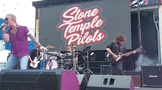 From our archive... Stone Temple Pilots Washington, DC The Bullpen #fblifestyle #stp #stonetemplepilots Jeff Gutt #JeffGutt #DeanDeleo #RobertDeleo #erickretz | Rock N Roll Experience