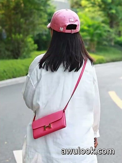 How to turn Constance wallet into a crossbody bag?