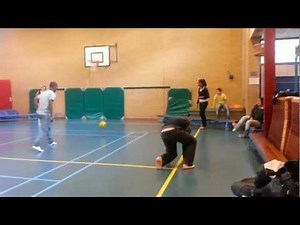 Voetbal tijdens de gymles - groep 2a VSO Herenwaard