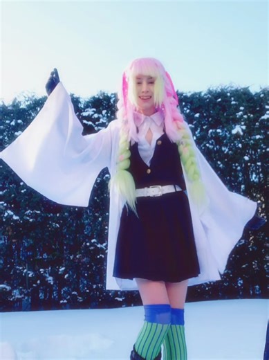 I couldn't jump properly cause I was on a step cause the snow kept sinking #Mitsuri #mitsuricosplay #demonslayercosplay #demonslayer #fyp