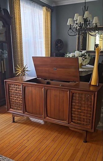 1960s RCA NEW VISTA record player mid century modern playing Herb Alpert & Tijuana Brass!