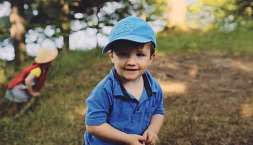 Quels sont les avantages d’aller jouer dehors ? - Les pros de la petite enfance