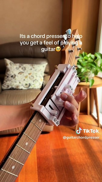 Learn Guitar Easily with the Guitar Chord Presser