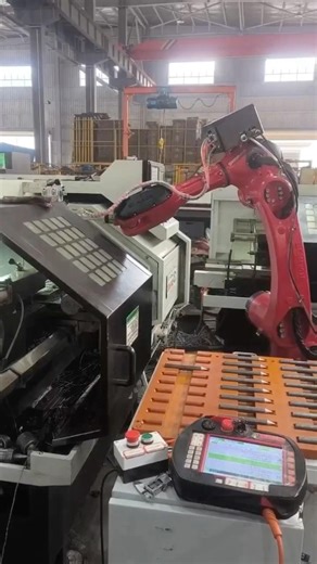 The unloading robot on the lathe#robot #lathe #process #machining #kuka