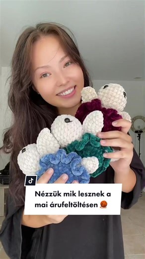 Insta: Crochetilebycsenge 🧶 Az első árufeltöltés ma, 08.13-án 19:00-kor! 🫶🏻✨ #horgolt #horgolás #crochetilebycsenge #árufeltöltés #crochet #fonal #crochetersoftiktok