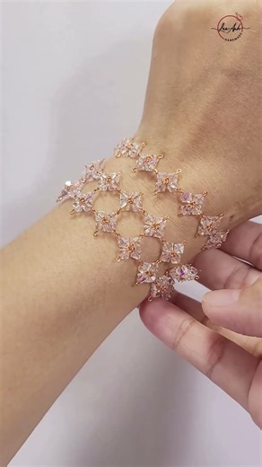 Flower chain bracelet - Free tutorial video link above the title #shortsvideo #handmade #wireworks