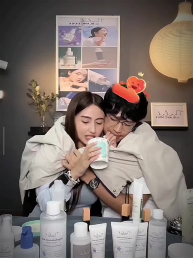 Frost Sandoval and Sara Joe Live Moments