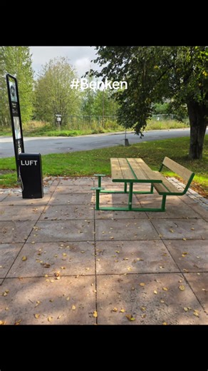 Besøk den nye benken langs pilgrimsleden, nasjonal sykkelrute nr 7 (pilgrimsruta), den lokale Vingnesruta og bussholdeplassen Vingnes gård. Der kan du fylle på luft og mat (butikk på andre siden av gata) #benken #vingnes #lillehammer #pilgrim #sykkel