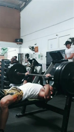 bench chest press💪🔥 #viralreels #lifestyle #motivation #highlights #follower #viral #viralreelsfacebook🔥🇵🇭🇳🇿💪 | Masquite Rowin