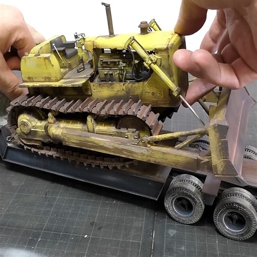 Freightliner with Lowboy Trailer & Bulldozer Simple Rust Effects | DIY & Crafts