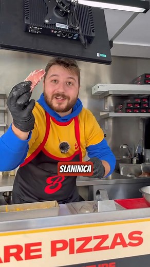 PREDSTAVLJAMO VAM lule eats vs. @smusena.palmica MORTAL COMBAT PIZZA EDITION! Stavili smo na test svoje poznanstvo, gastronomsko umeće ali i @Billy’s pizza tavern pice, u potrazi za savršenom kombinacijom za rivala! Ko je bolje razumeo zadatak, pobedio i da li je bilo fer ocenite sami i javite nam u komentarima! **Napomena - Billy’s square pice možete probati u Billy’s pizza truck-u na Zemunskoj pijaci. Standardnu ponudu Chicago i Detroit pica možete naći u Gospodar Jovanovoj 56 i Mileševskoj 65