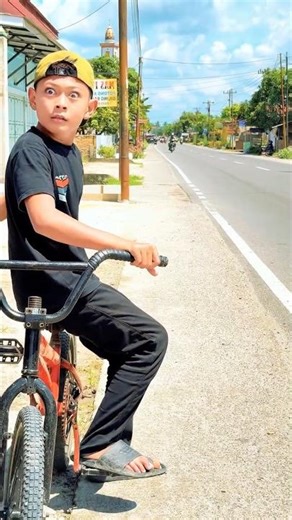 The Boy Hit the Wall… Then Got Shocked! 😳😂