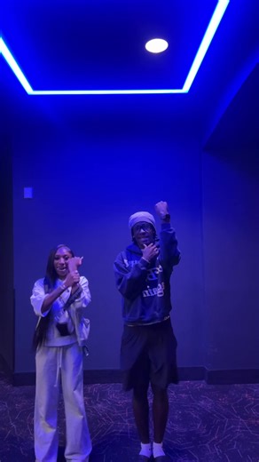 Hit the shower you might stink🫢#fypシ゚viral #couple #dance #girlfriend #xyzbca @london ig