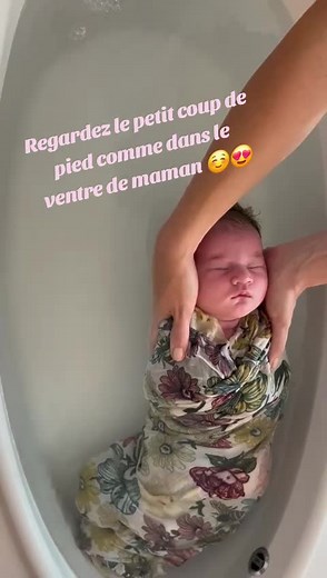 Comme dans le ventre de maman ... Un bain libérateur et détente absolue 😍❤️ #thalassobainbébé #babyspa #babylove #babytiktok