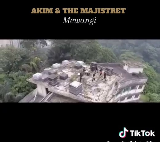 Mewangi oleh Akim & The Majistret