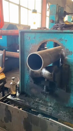 𝐎𝐌𝐆 𝐆𝐀𝐃𝐆𝐄𝐓𝐒 🇺🇸 | Industrial pipe bending machine at work! 🔧🔥 Watch this powerful machine shape metal pipes into perfect curves! The pressure, the precision,... | Instagram