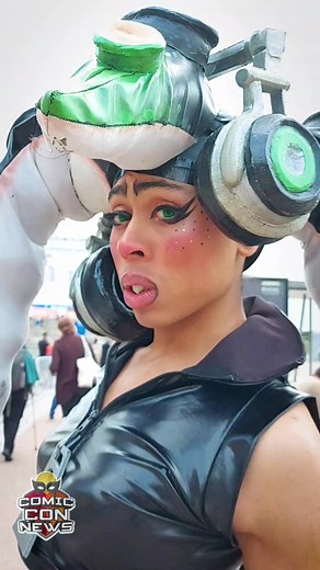 Splatoon Marina cosplay recorded at MCM London Comic Con 2022 by Comic Con News Cosplayer : @tipsygamer99@tipsygamer99 @MCM Comic Con video @muratcankuscu #splatoon3 #splatoon2 #splatoon #marina #nintendo #nintendoswitch #gaming #comicconnews #cosplay #mcmlondon #mcmcomiccom