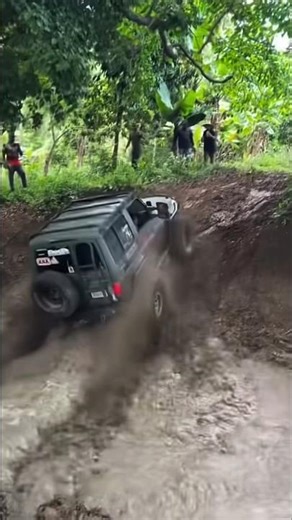 Green Prado 4x4 Mud Bogging: Up and Over the Mud Mound!