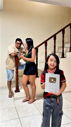 A animação da filha promovendo os pais 😅 #humor #comedia #memes