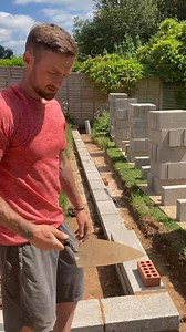 A little tutorial on how to run a perfect bed of mortar! Whether you're a pro or just starting out, getting the right technique is key. Follow for more building tips! #bricklaying #buildingtips #tutorials #howto #construction | Jack Contruction