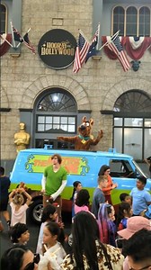 SCOOBY-DOO @ WB MOVIE WORLD in 4k! #warnerbros #movieworld #scoobydoo
