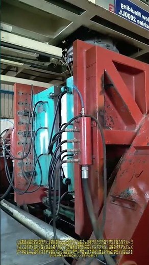 金型を回転させ樹脂を均等に張り付ける：大容量貯水タンクの一体成形工程