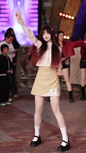 甜美真真欢乐谷随舞《roly–poly》#天津欢乐谷 #rolypoly复古舞 #随机舞蹈 #甜妹 #直拍