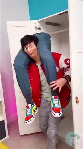 Hilarious Fake Legs Prank! 😂🦵#Prank #Funny #LOL #Shorts #Epic