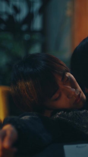 ここでキスシーンくるとは、！これは次の日の朝までがセットです。やっぱり音くんとそら豆ちゃんらしい🫶🏻💞笑#夕暮れに手をつなぐ #キスシーン #永瀬廉 #広瀬すず #おすすめ