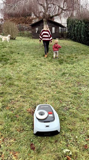 🌻ANNE SOPHIE DECKERS🌻 on Instagram: "(Publicité) Dans une maison où la vie ralentit doucement, avec un bébé en bas âge et un toutou toujours dans les parages, le temps devient précieux.🥰 Pouvoir lâcher prise, respirer, et profiter pleinement des petits moments du quotidien… 3 au 16 févr., i205 AWD – Offre de lancement limitée : Économisez 50 € et recevez un garage gratuit d’une valeur de €149.9 lien dans ma bio ! 🔗 ✨ ça change tout @navimow Pendant que le robot tondeuse i2 AWD s’occupe du ja