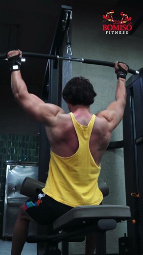 Lat Pulldown vs Pull-Ups 🔥 | Strength & Muscle Guide #LatPulldown #PullUps #bomiso #bomisofitness