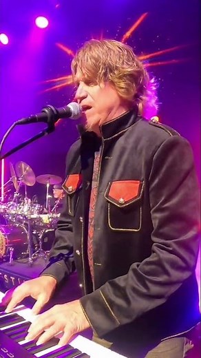Relive “If I’d Been the One” with this live performance ⚡️