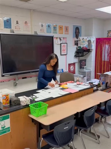 When Principal Johnson sees Ms. Johnson threw her lil donuts in the TRASH! #kountrywayne #kountrywaynecomedy #kountrywayneskits #kountrywaynenewvideos #skit