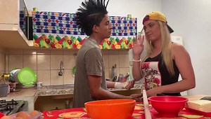 7.2K views · 76 reactions | #Bloopers  | Así es el tras cámaras del último capítulo de la #serieweb  de 3 Familias Mira el programa completo en https://youtu.be/5k1nPCTlTnM | Ecuavisa | Facebook