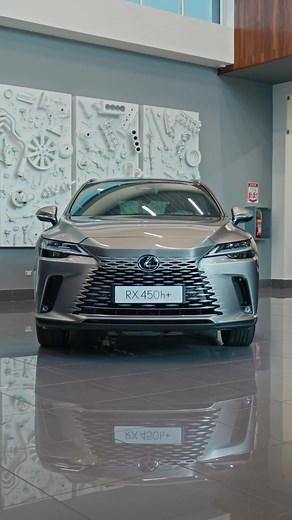 El Lexus RX 450h es lujo y eficiencia. Su tecnología Plug-In Hybrid hace que cada viaje sea mejor.