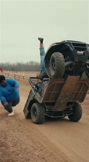 Physics Lesson: The Principle of Levers and Fulcrums. It works on UTVs too. 🍎🚙