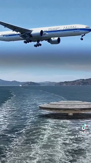 UFO USO Anti Gravity Engine Pulling Entire Jumbo Jet Towards UAP Boiling Ocean Anomaly#igorkryan #alien #ufo #uso #antigravity #jumbojet #ufoplane #underwaterplane #flyingsaucer #ufouso #uap | Creator’s Riddle: Darwin vs. God | Facebook