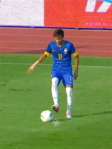 Neymar volta ao jogo, celebra e conquista