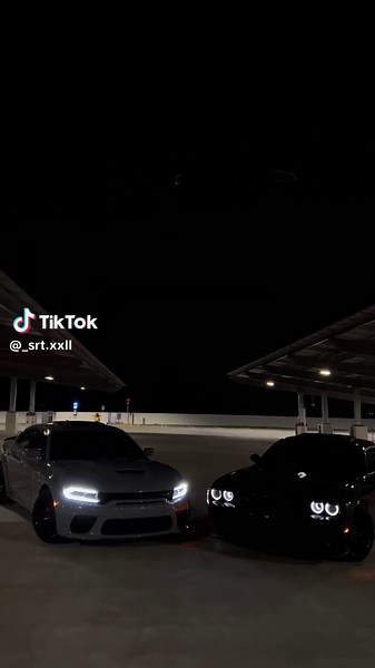 🦇🐝 . . . . . . . . . . . . . #srt #mopar #v8 #hellcat #scatpack