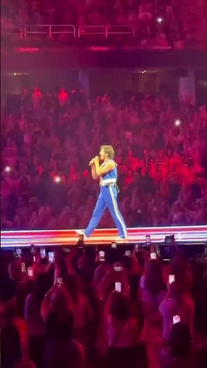 Benson Boone performs I Wanna Be The One You Call in Cleveland, Ohio 8/26/25