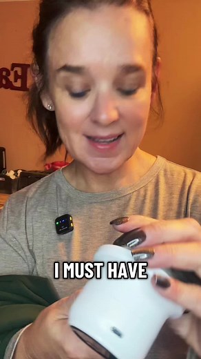 Goodbye fuzz, pills, and mystery lint… my sweaters are back in their prime ✨ TikTok made me buy it and honestly? No regrets. #TikTokMadeMeBuyIt #GenXFinds #tiktokshopholidayhaul #tiktokshopcreatorpicks