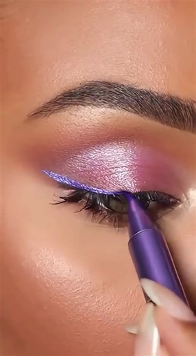 Punk Makeup Hack! This 12-Color Eyeliner Set Creates Bold, Edgy Looks 🖤 #EdgyMakeup #ColoredEyeliner
