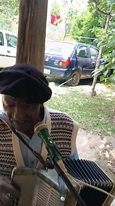Amigo Alvarino Pinheiro, um amigo de 89 anos, com essa vitalidade vale a pena escutar mais de uma vez. Com sua gaitinha de botão faz muito sucesso. | Claudio Lesnik